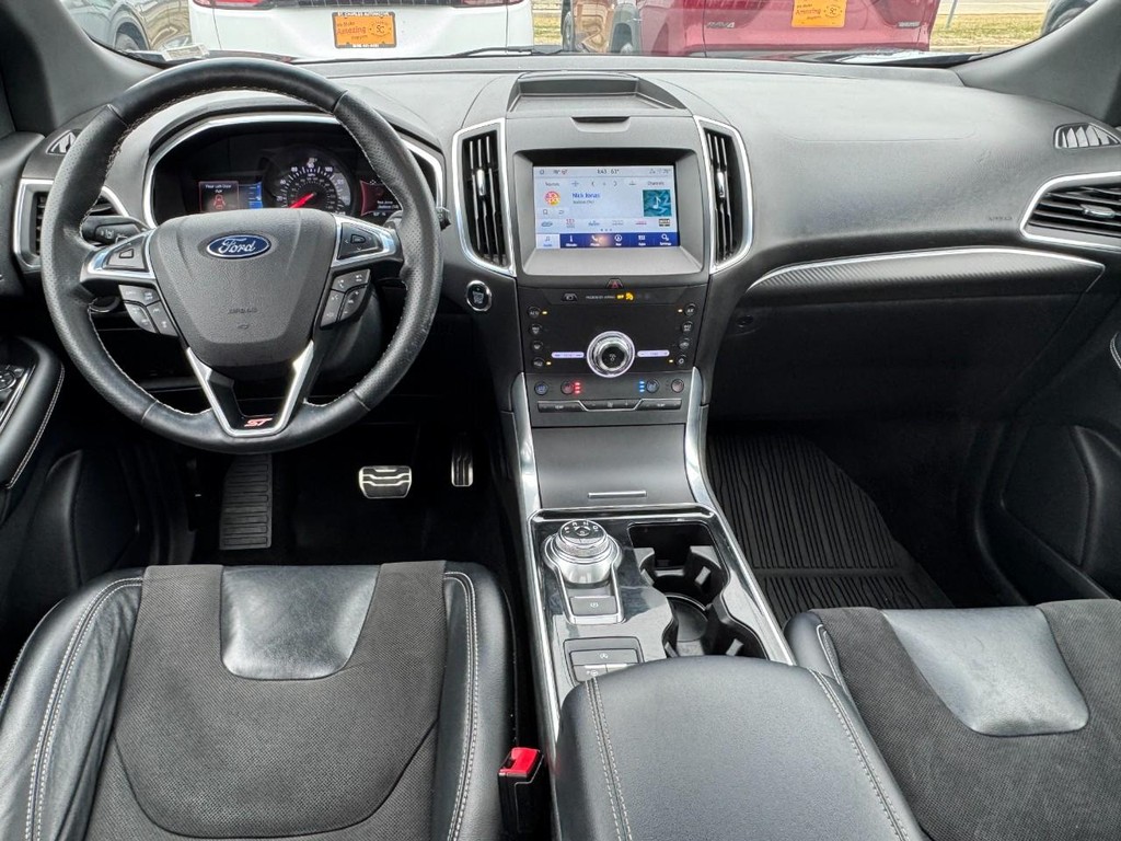 Ford Edge Vehicle Full-screen Gallery Image 12