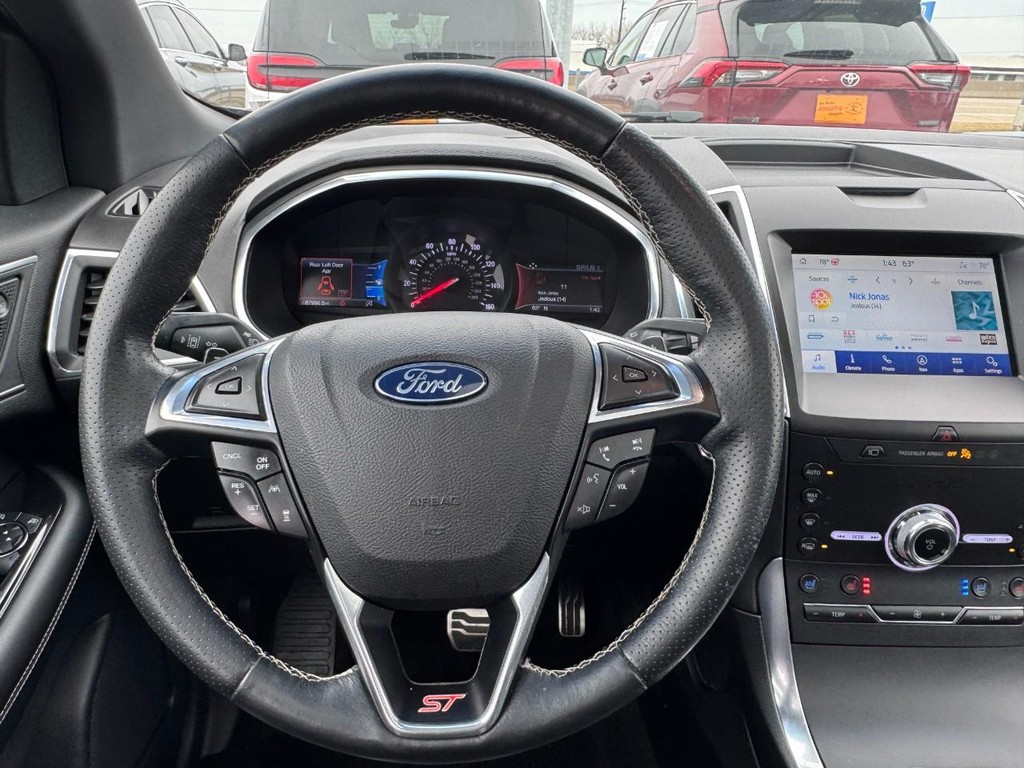 Ford Edge Vehicle Full-screen Gallery Image 13