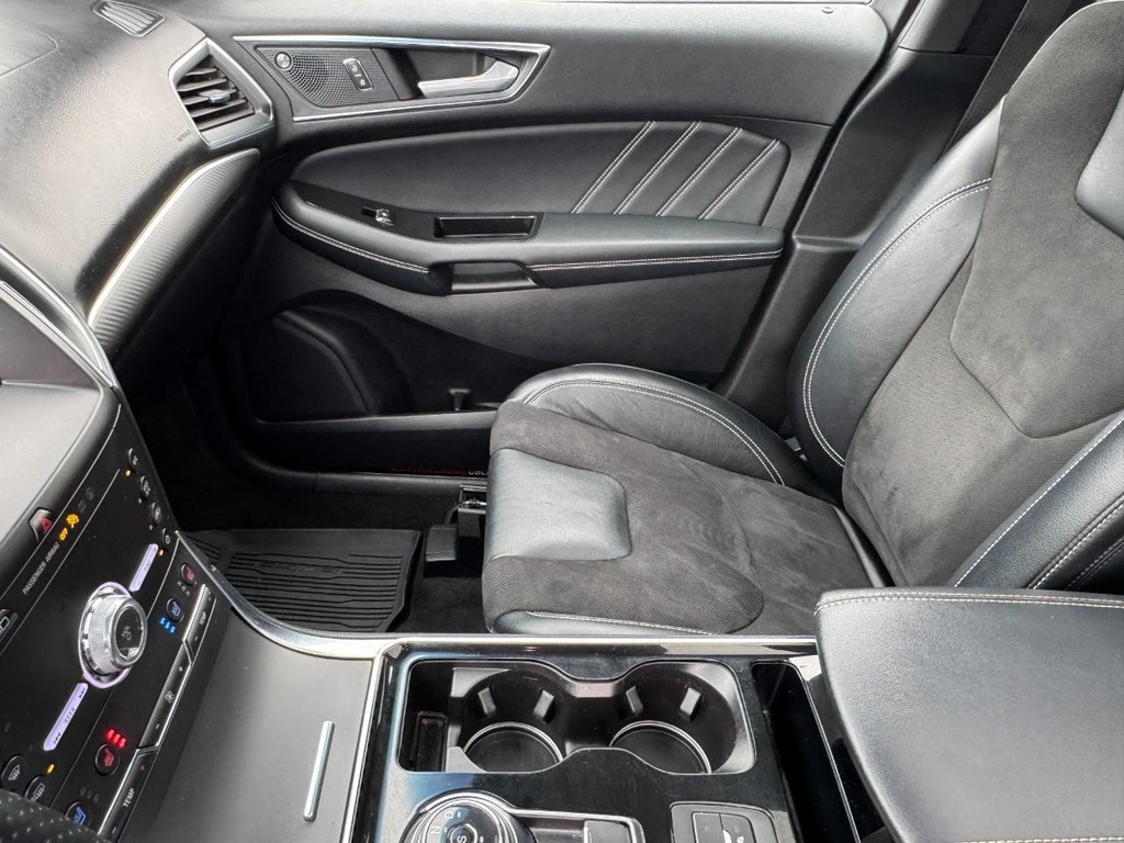 Ford Edge Vehicle Full-screen Gallery Image 14