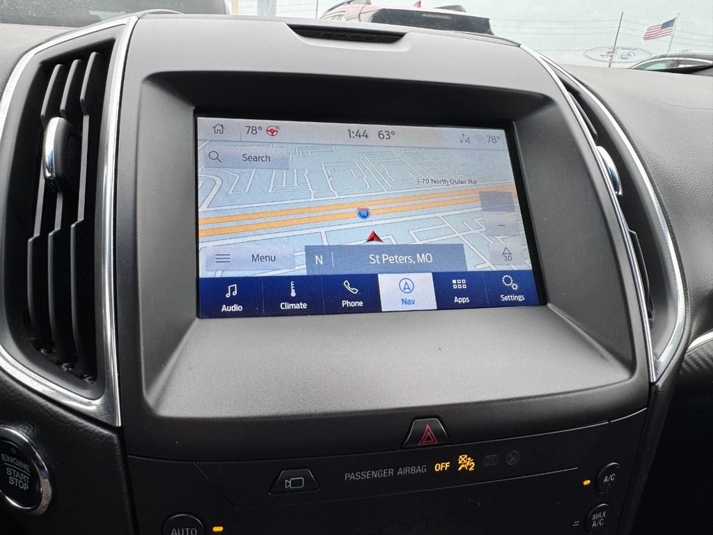 Ford Edge Vehicle Full-screen Gallery Image 21