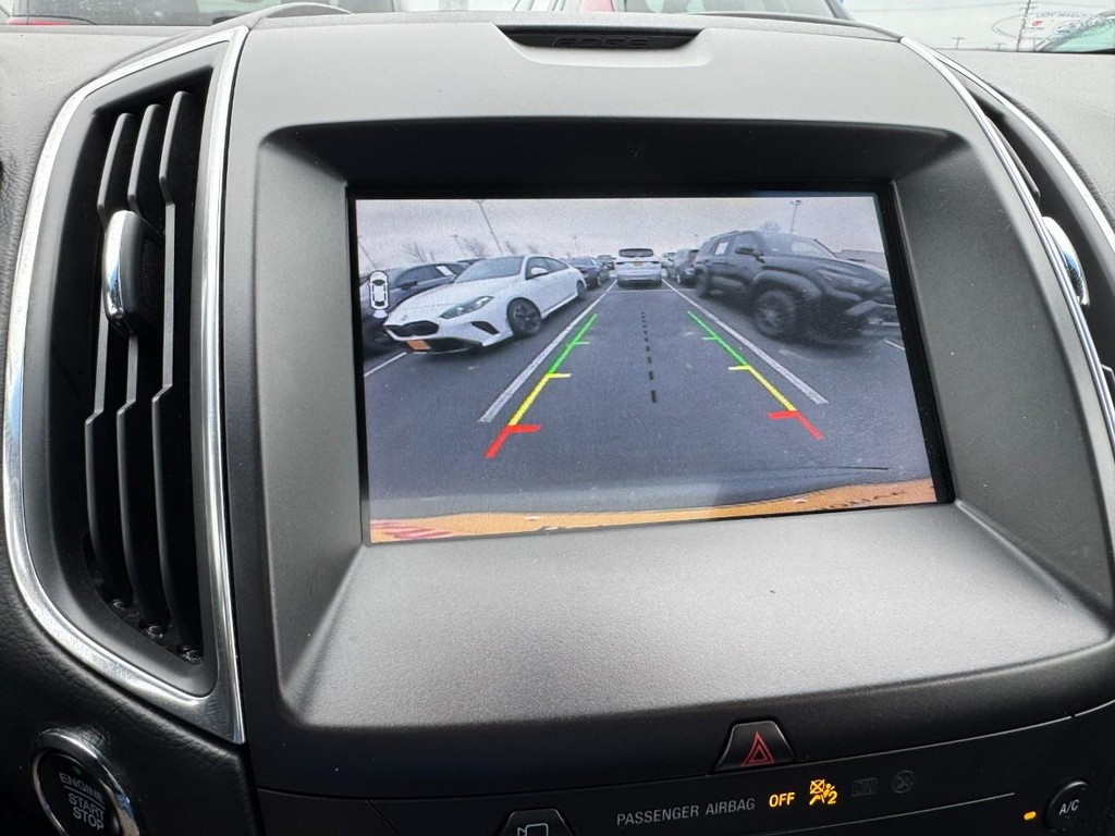 Ford Edge Vehicle Full-screen Gallery Image 22