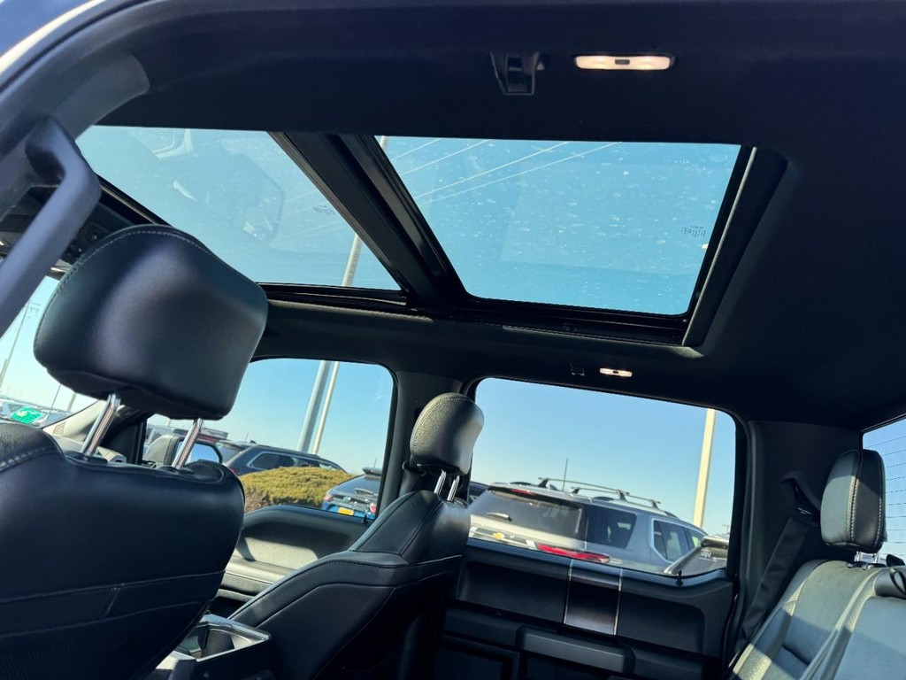 Ford F-150 Vehicle Full-screen Gallery Image 11