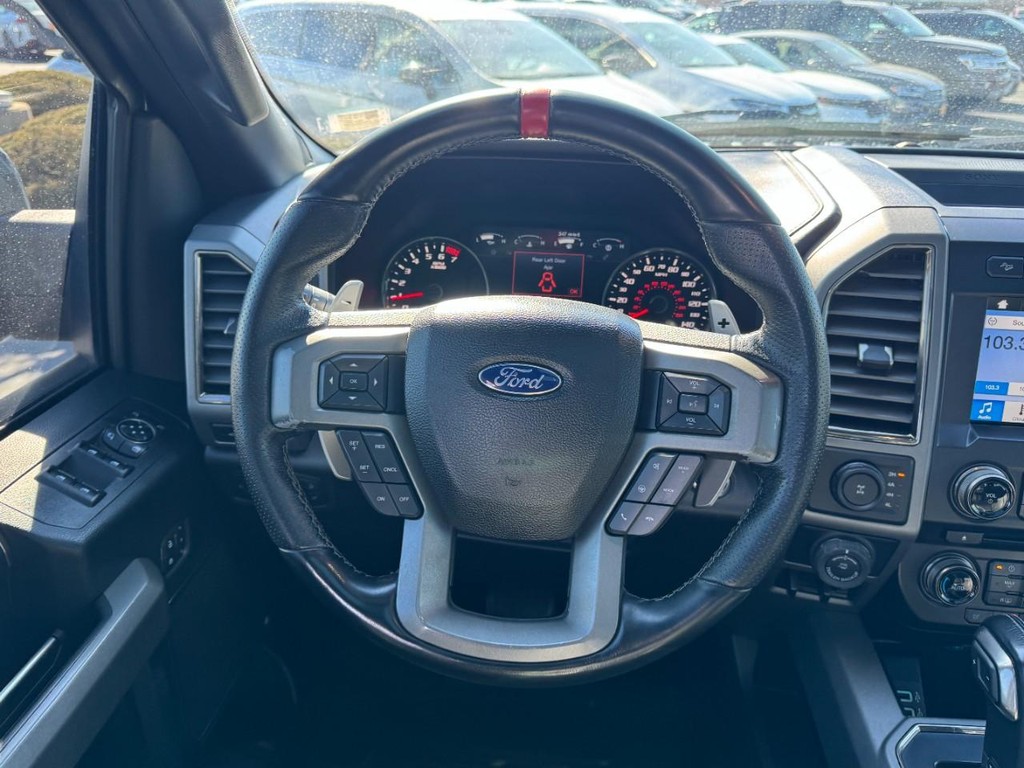 Ford F-150 Vehicle Full-screen Gallery Image 13