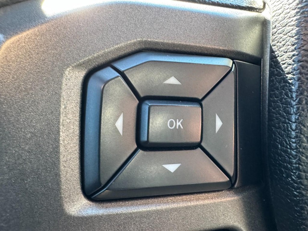 Ford F-150 Vehicle Full-screen Gallery Image 17