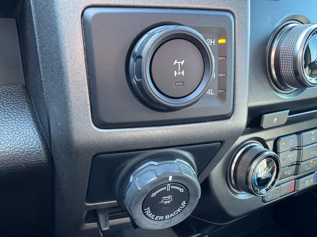 Ford F-150 Vehicle Full-screen Gallery Image 23