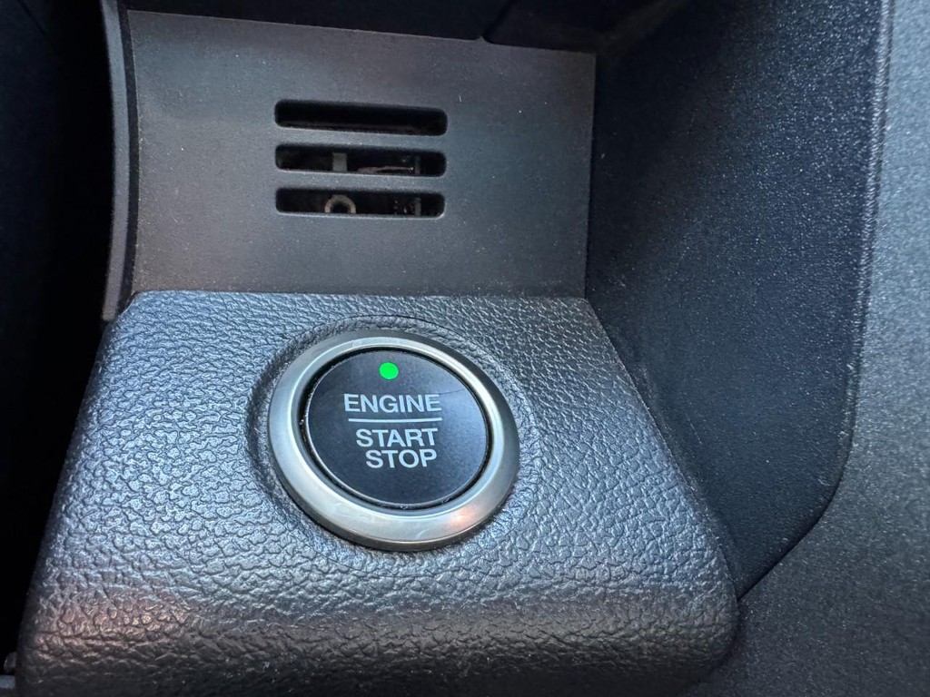 Ford F-150 Vehicle Full-screen Gallery Image 24