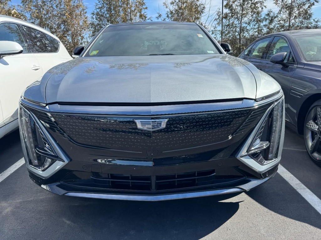 Cadillac LYRIQ Vehicle Full-screen Gallery Image 02