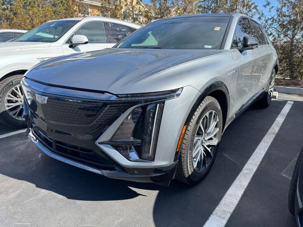 Cadillac LYRIQ Vehicle Full-screen Gallery Image 03