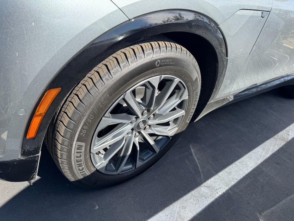 Cadillac LYRIQ Vehicle Full-screen Gallery Image 04