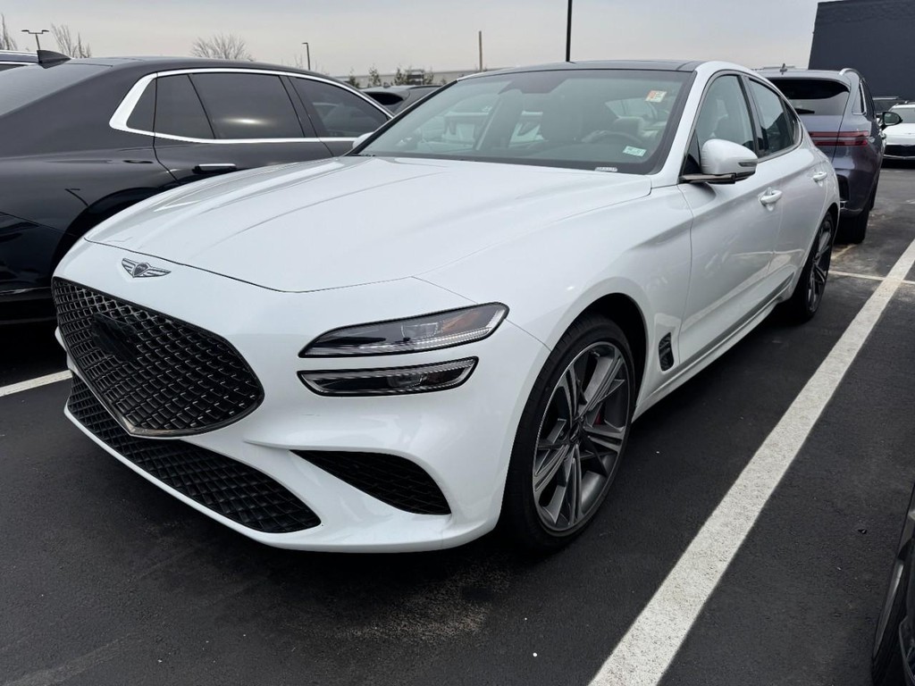 Genesis G70 Vehicle Full-screen Gallery Image 03
