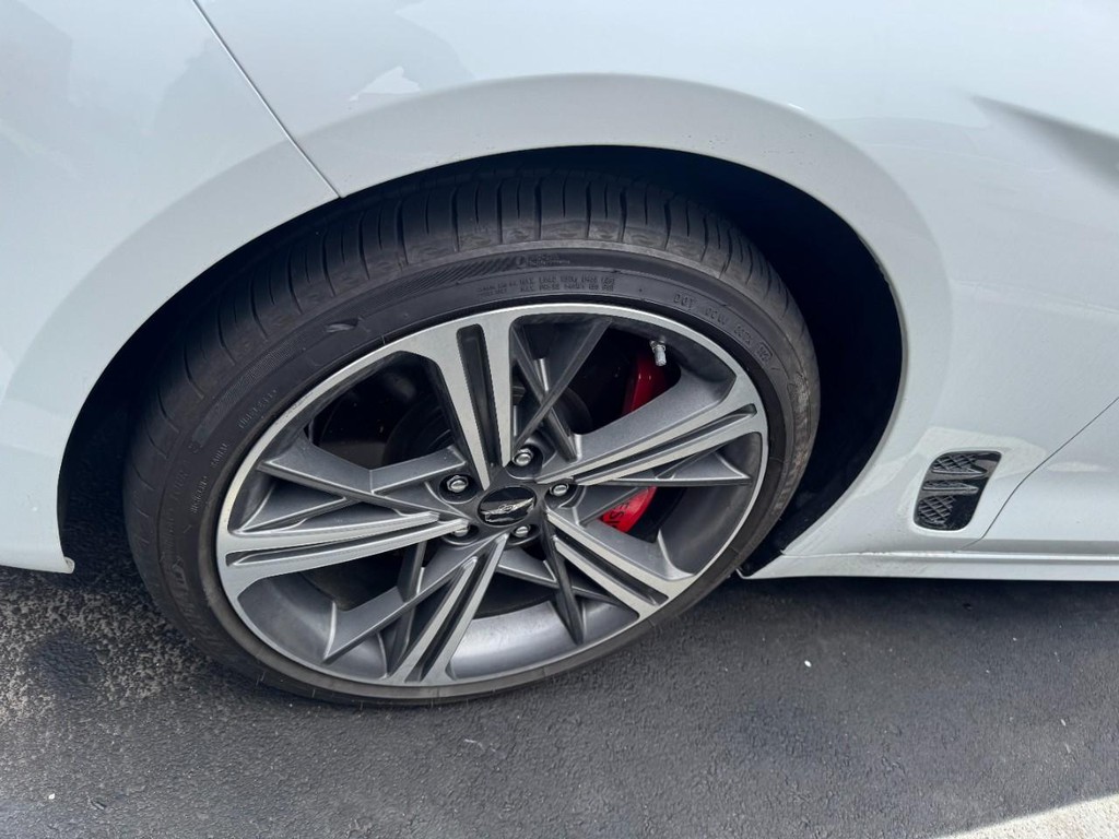 Genesis G70 Vehicle Full-screen Gallery Image 04