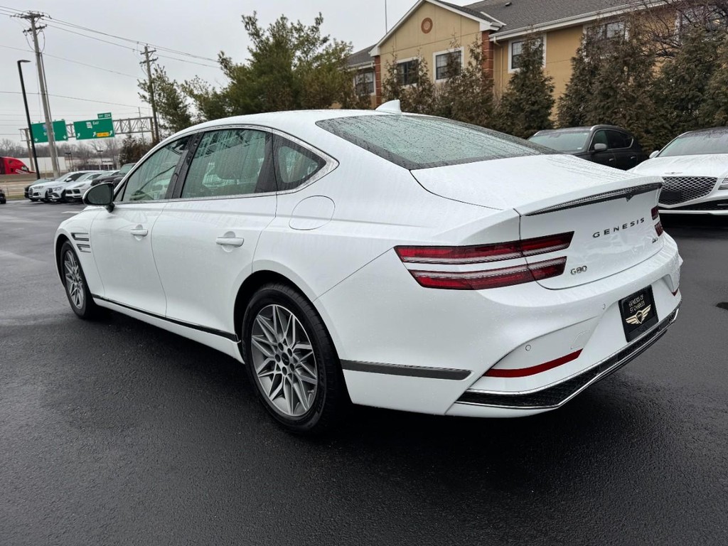 Genesis G80 Vehicle Full-screen Gallery Image 05