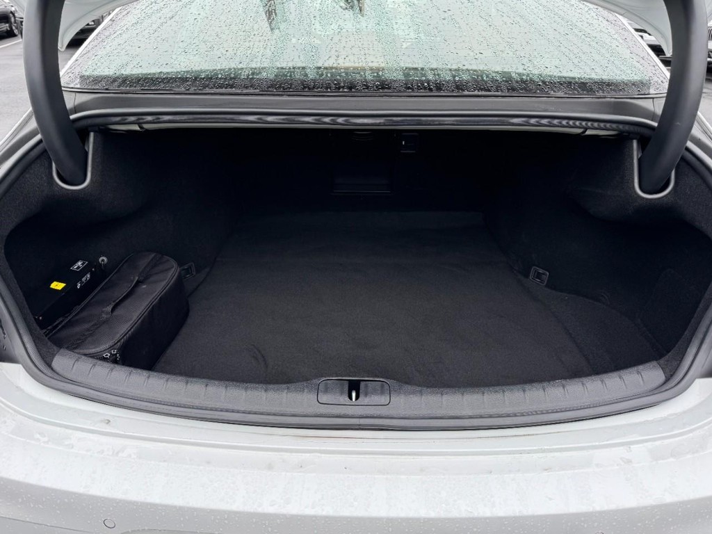 Genesis G80 Vehicle Full-screen Gallery Image 06