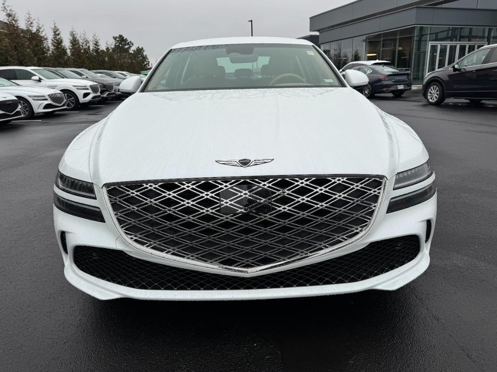Genesis G80 Vehicle Full-screen Gallery Image 09