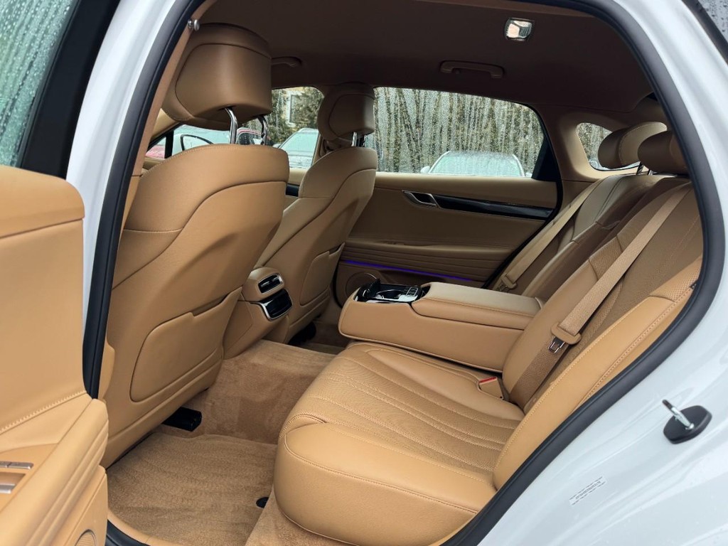 Genesis G80 Vehicle Full-screen Gallery Image 10