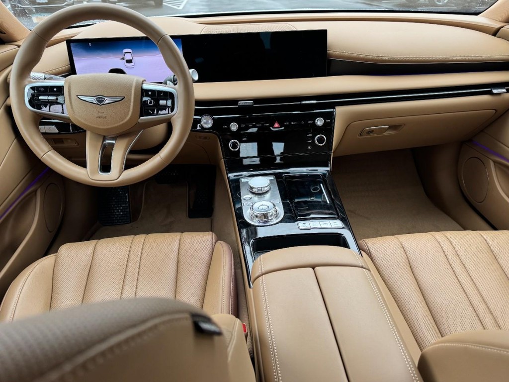 Genesis G80 Vehicle Full-screen Gallery Image 11