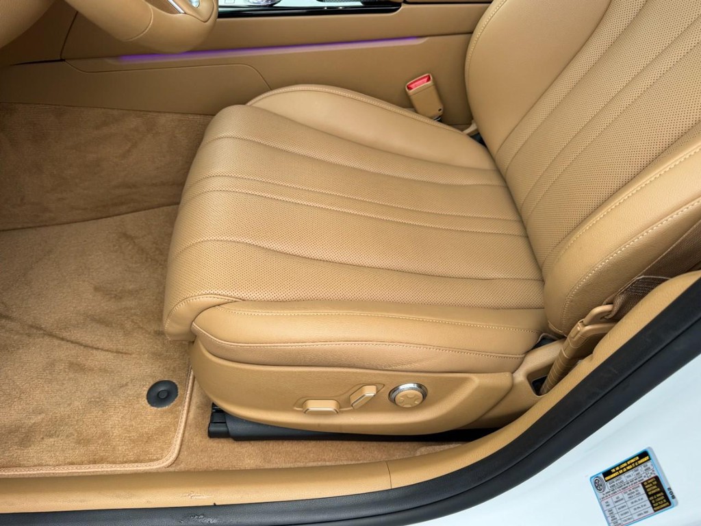 Genesis G80 Vehicle Full-screen Gallery Image 14