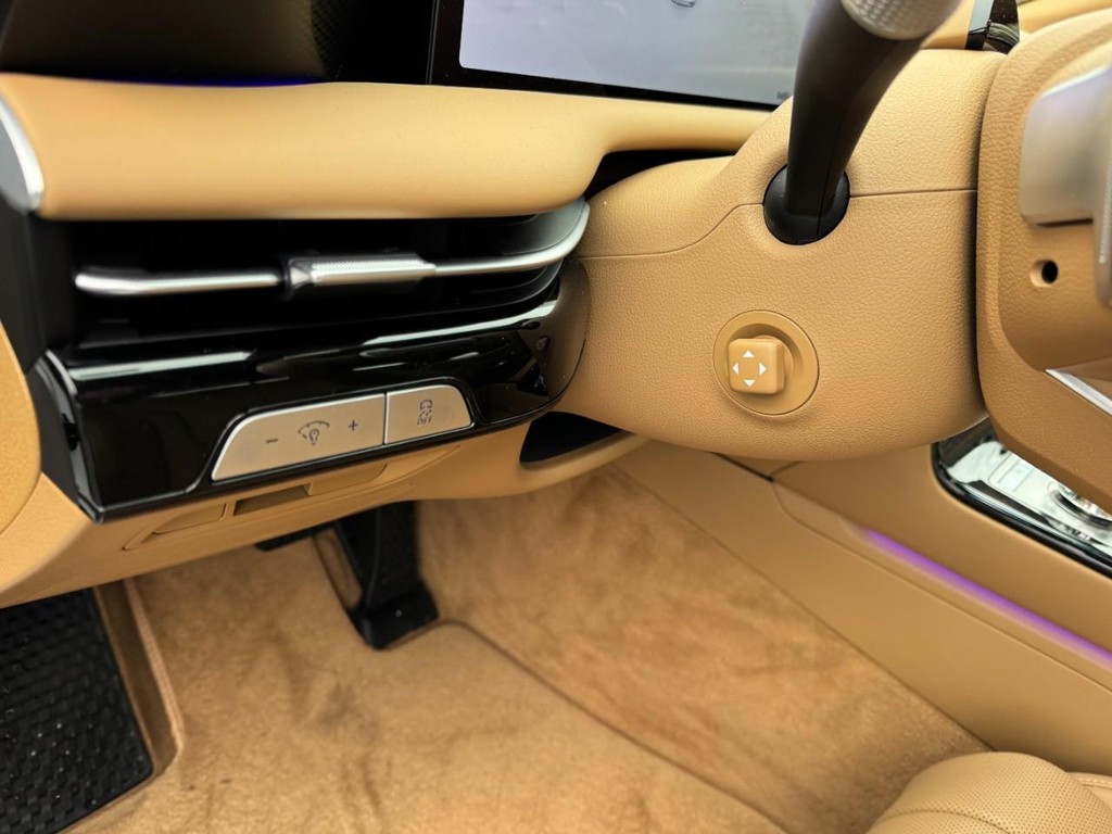 Genesis G80 Vehicle Full-screen Gallery Image 15