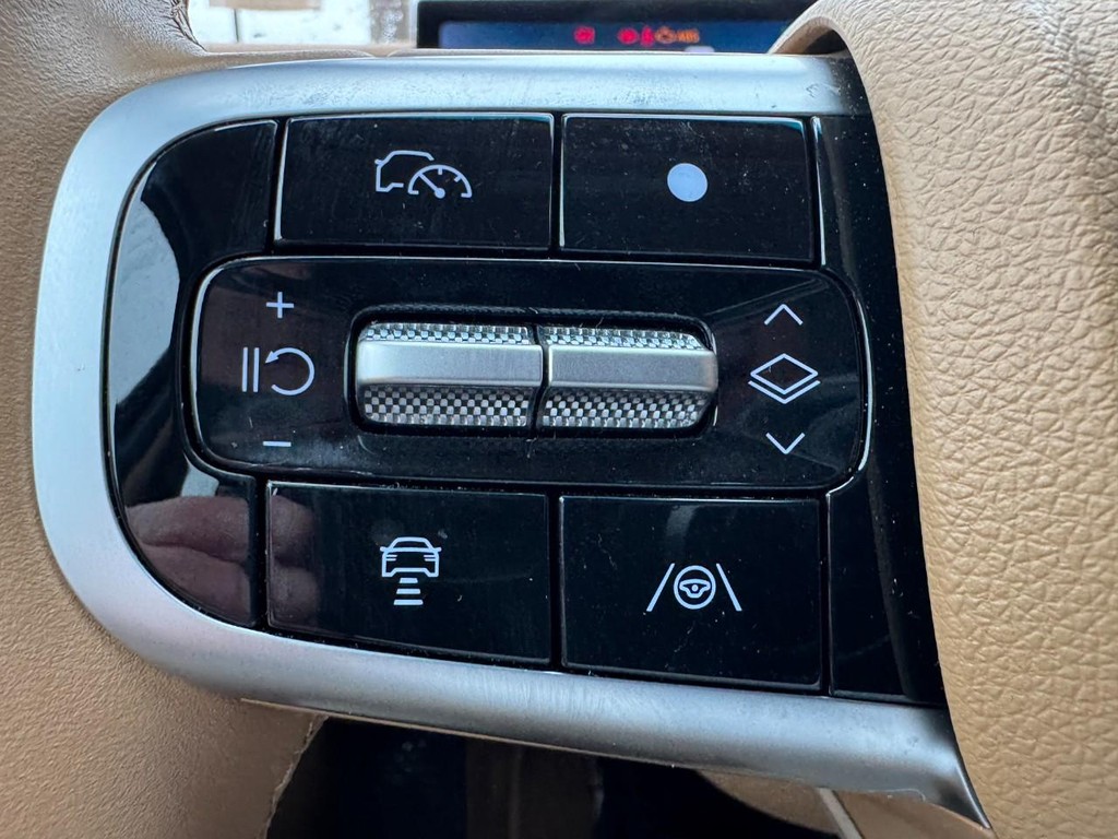 Genesis G80 Vehicle Full-screen Gallery Image 17