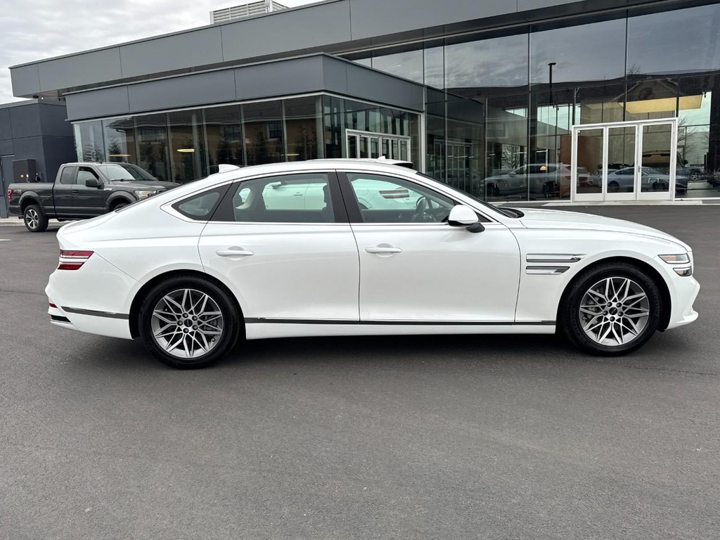 Genesis G80 Vehicle Full-screen Gallery Image 02