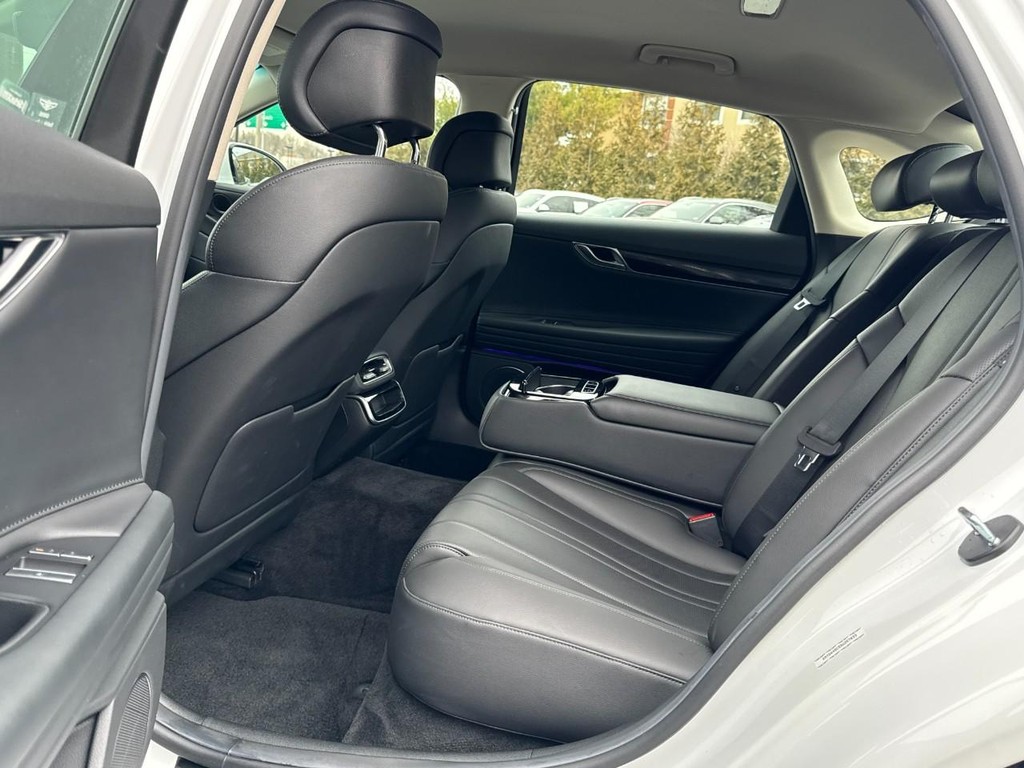 Genesis G80 Vehicle Full-screen Gallery Image 10