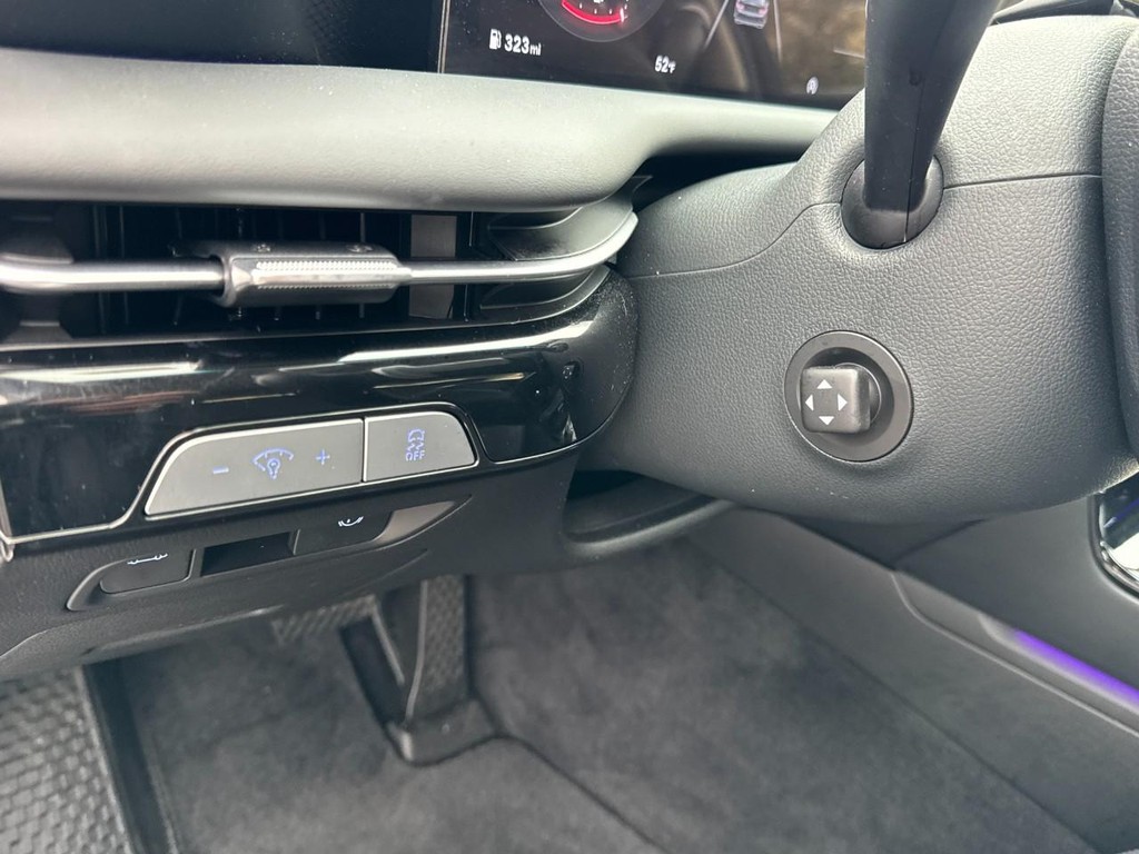 Genesis G80 Vehicle Full-screen Gallery Image 16