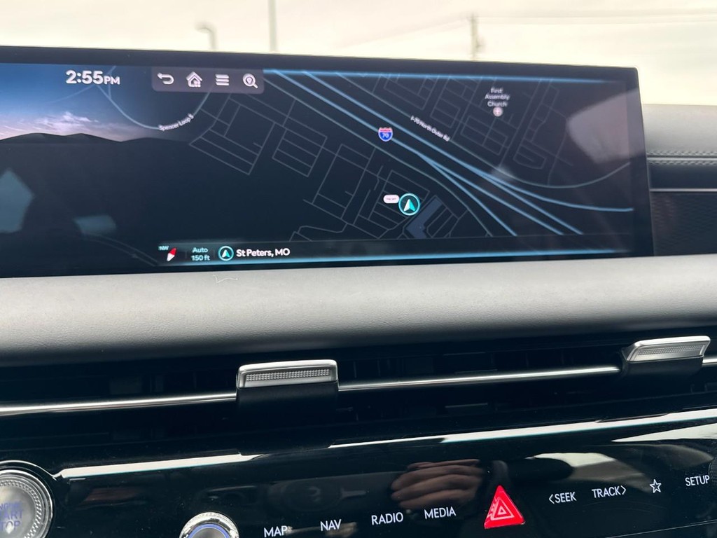 Genesis G80 Vehicle Full-screen Gallery Image 21