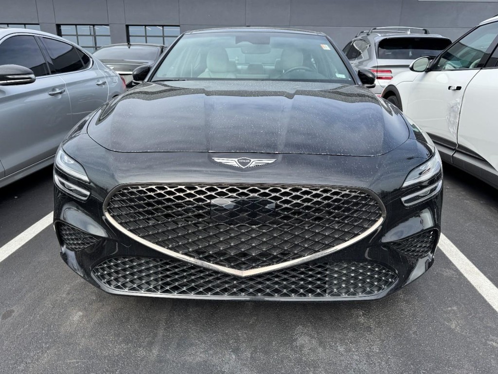 Genesis G70 Vehicle Full-screen Gallery Image 02