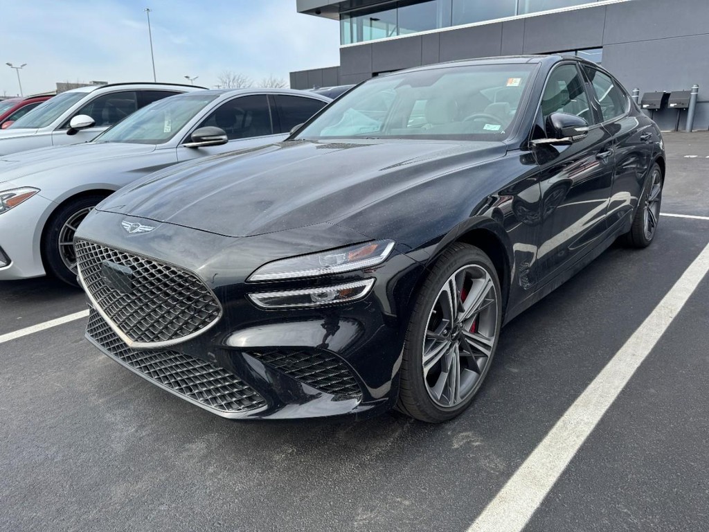 Genesis G70 Vehicle Full-screen Gallery Image 03
