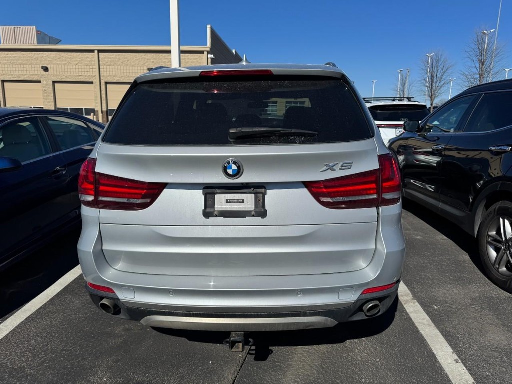 BMW X5 Vehicle Full-screen Gallery Image 03