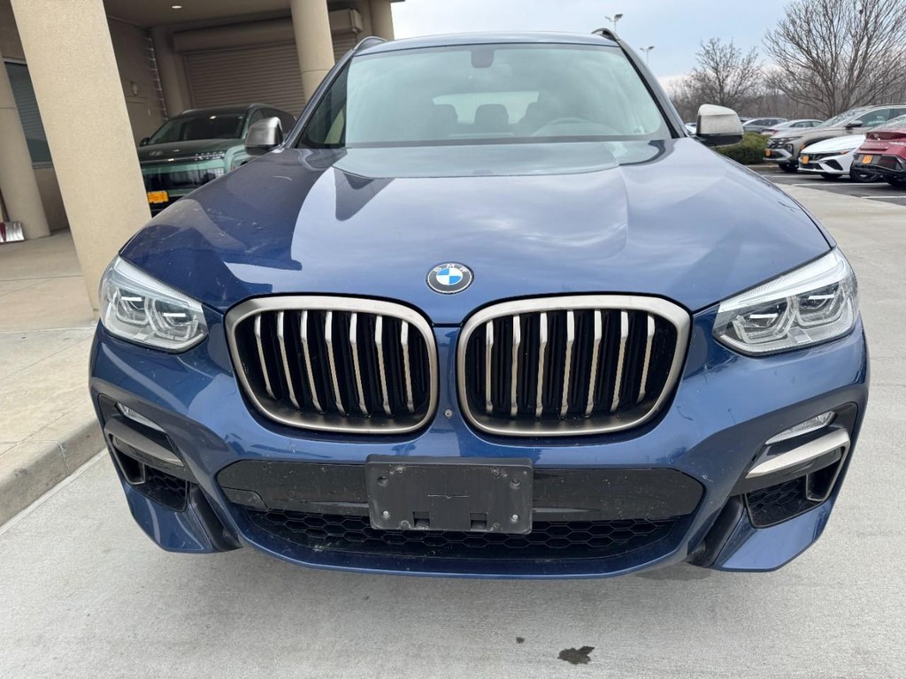 BMW X3 Vehicle Full-screen Gallery Image 02