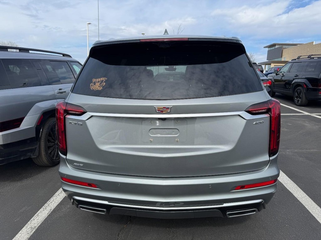 Cadillac XT6 Vehicle Full-screen Gallery Image 04