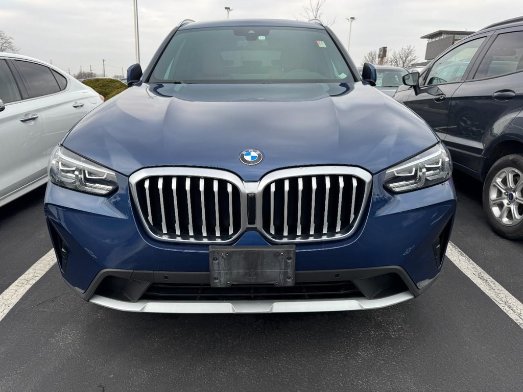 BMW X3 Vehicle Full-screen Gallery Image 02