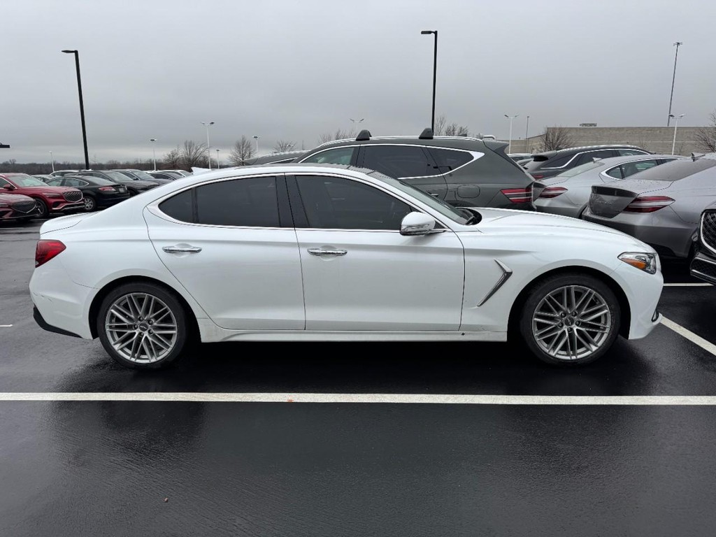 Genesis G70 Vehicle Full-screen Gallery Image 02