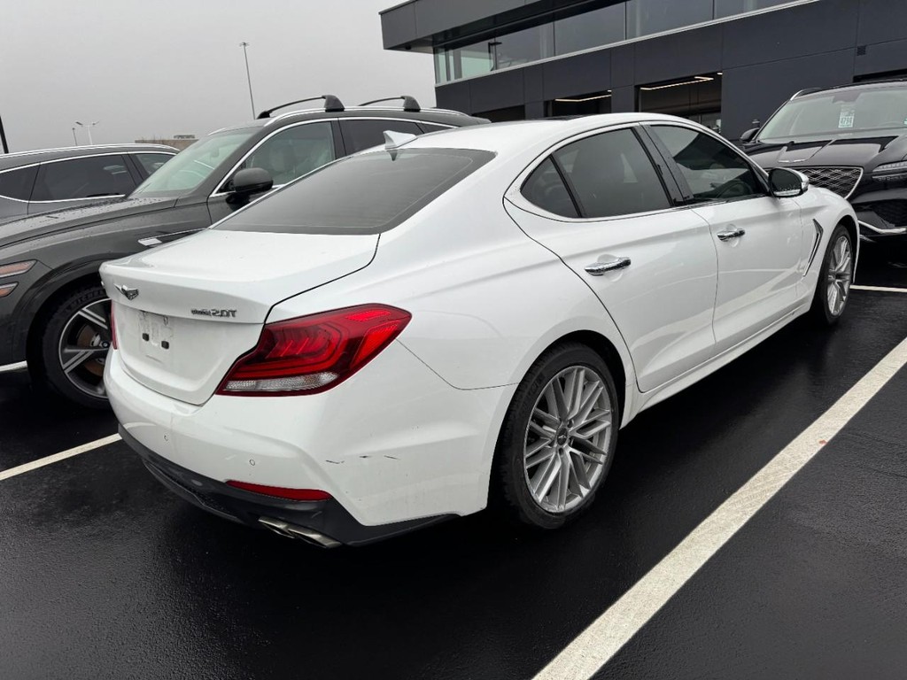 Genesis G70 Vehicle Full-screen Gallery Image 03
