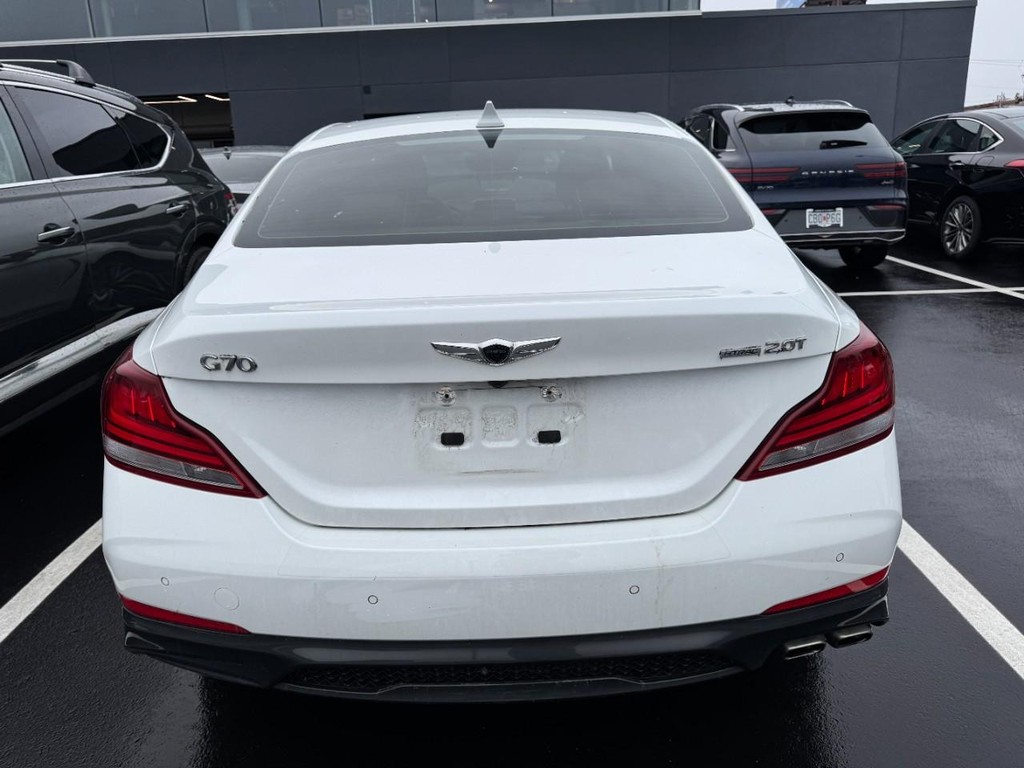 Genesis G70 Vehicle Full-screen Gallery Image 04