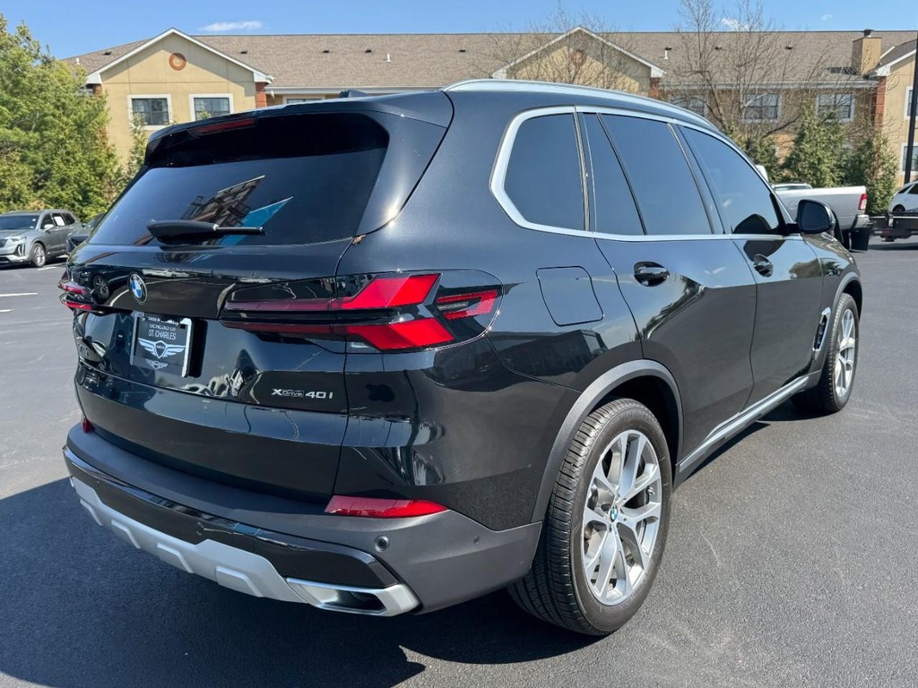 BMW X5 Vehicle Full-screen Gallery Image 03