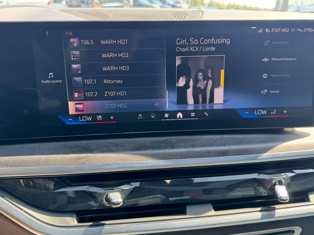 BMW X5 Vehicle Full-screen Gallery Image 21