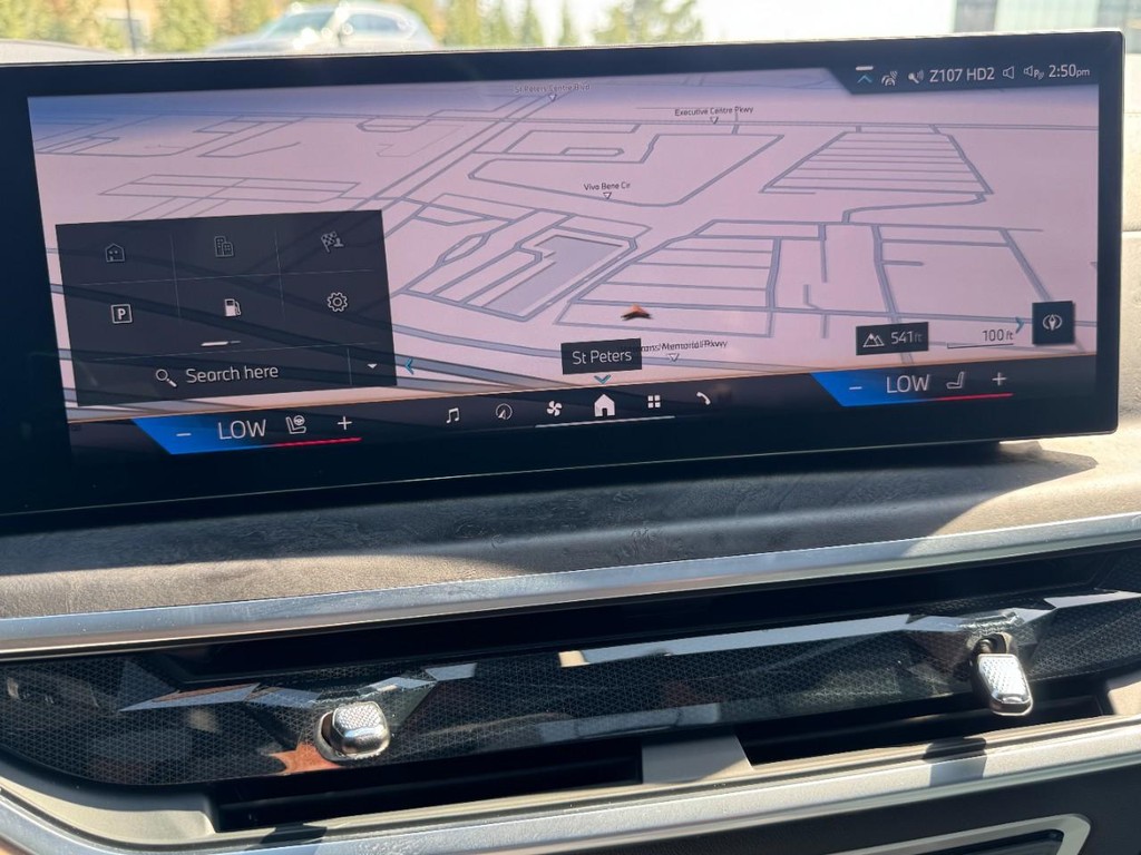 BMW X5 Vehicle Full-screen Gallery Image 22