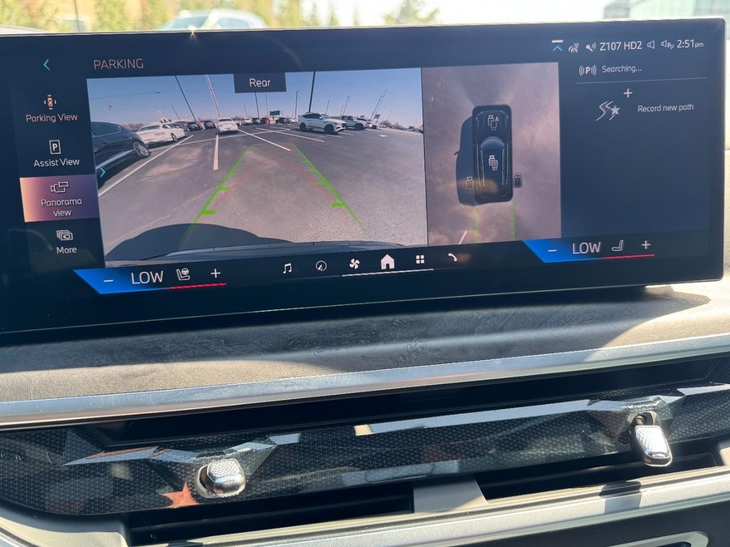 BMW X5 Vehicle Full-screen Gallery Image 23