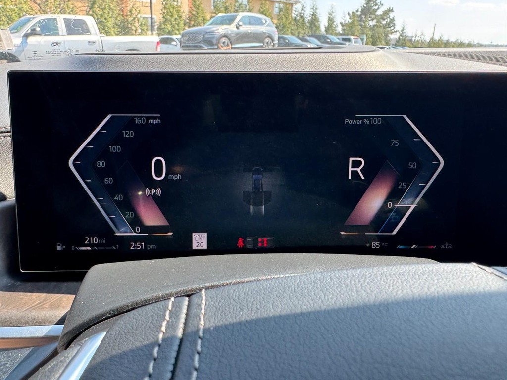 BMW X5 Vehicle Full-screen Gallery Image 25