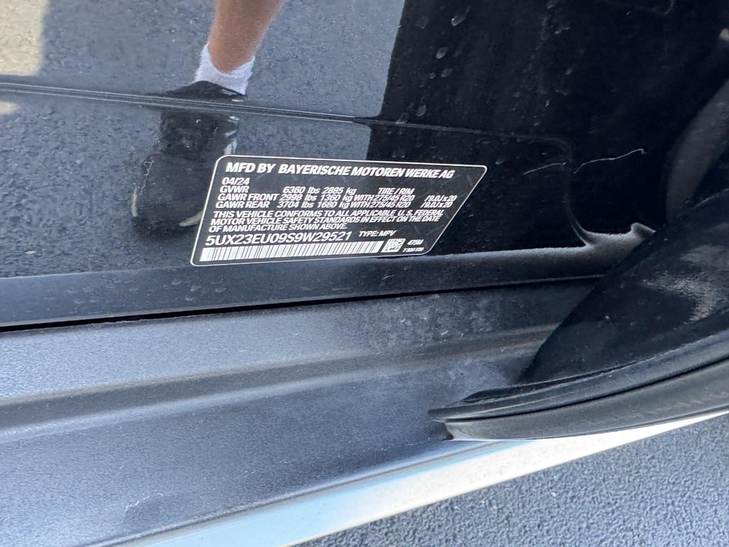 BMW X5 Vehicle Full-screen Gallery Image 26