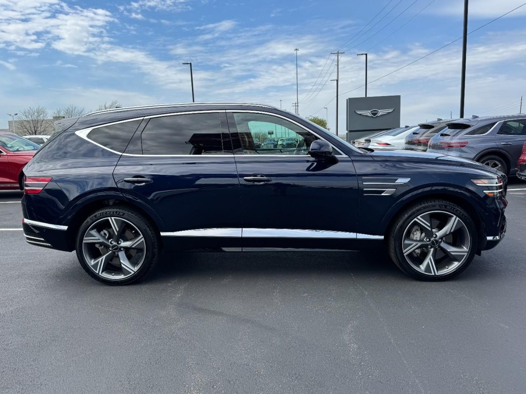 Genesis GV80 Vehicle Full-screen Gallery Image 02