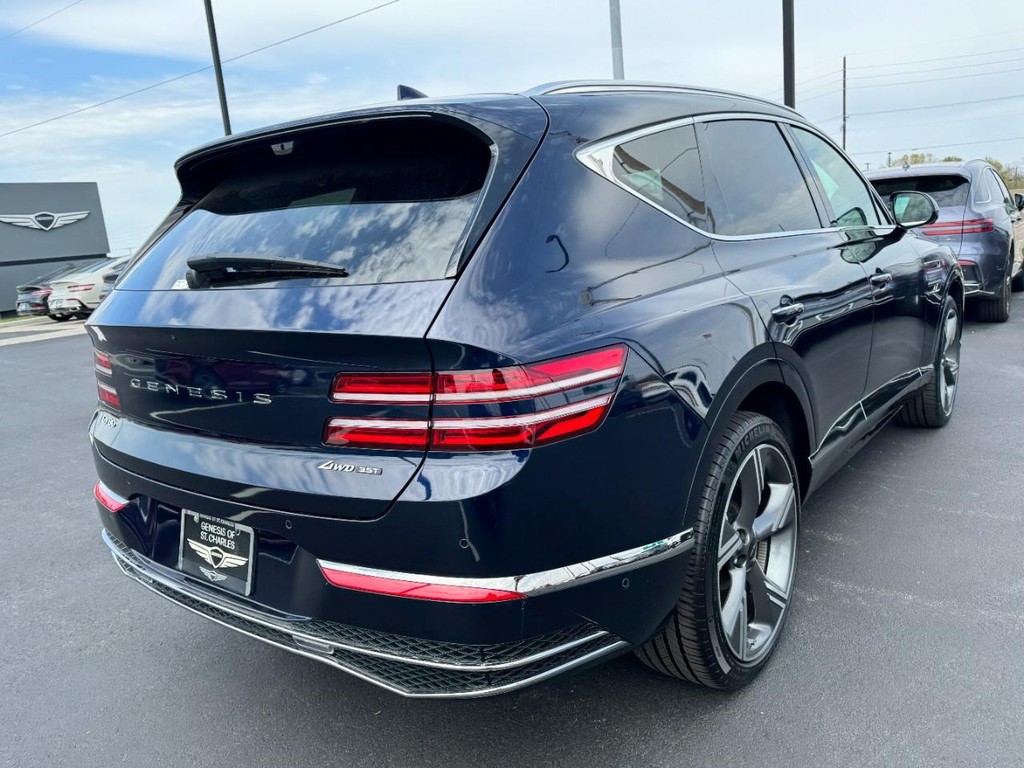 Genesis GV80 Vehicle Full-screen Gallery Image 03