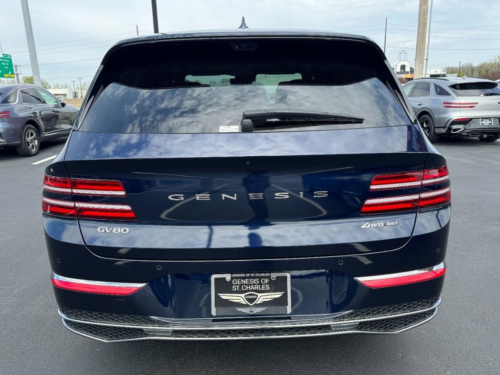 Genesis GV80 Vehicle Full-screen Gallery Image 04