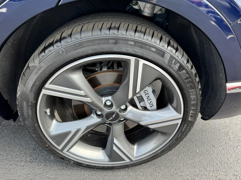 Genesis GV80 Vehicle Full-screen Gallery Image 07