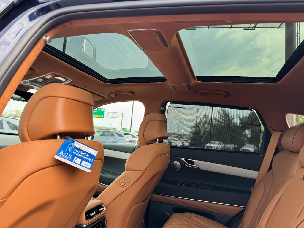 Genesis GV80 Vehicle Full-screen Gallery Image 11