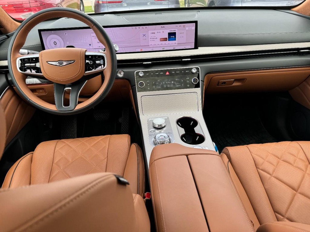 Genesis GV80 Vehicle Full-screen Gallery Image 13