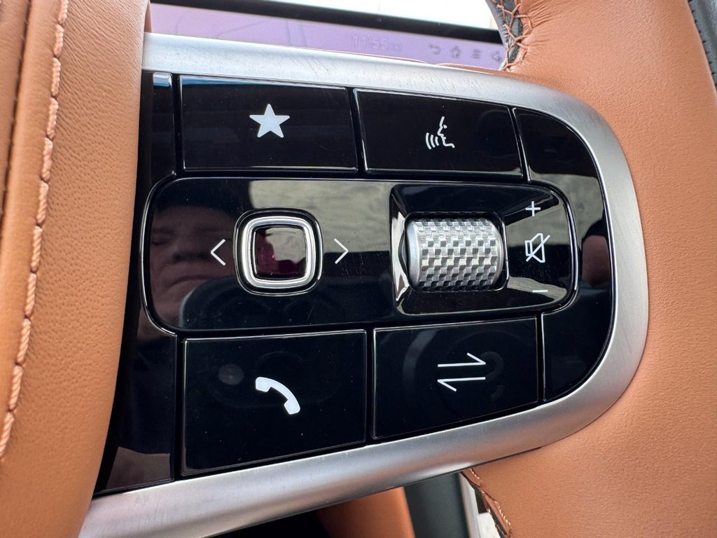 Genesis GV80 Vehicle Full-screen Gallery Image 20