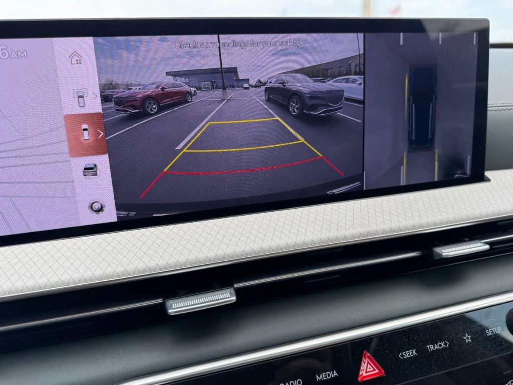 Genesis GV80 Vehicle Full-screen Gallery Image 24